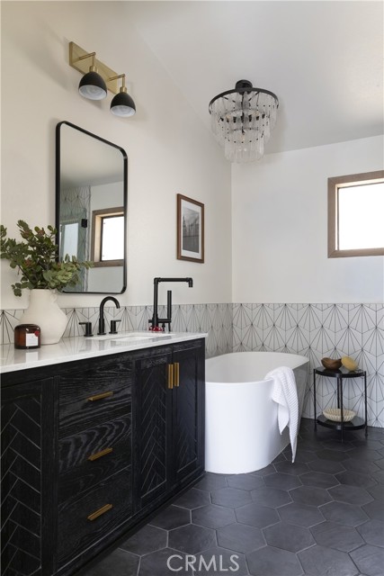 Detail Gallery Image 11 of 22 For 340 Crystal Lake Rd, Big Bear Lake,  CA 92315 - 4 Beds | 3 Baths