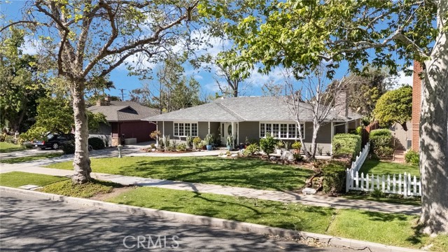 Detail Gallery Image 3 of 52 For 178 N Monterey Rd, Orange,  CA 92866 - 4 Beds | 4 Baths