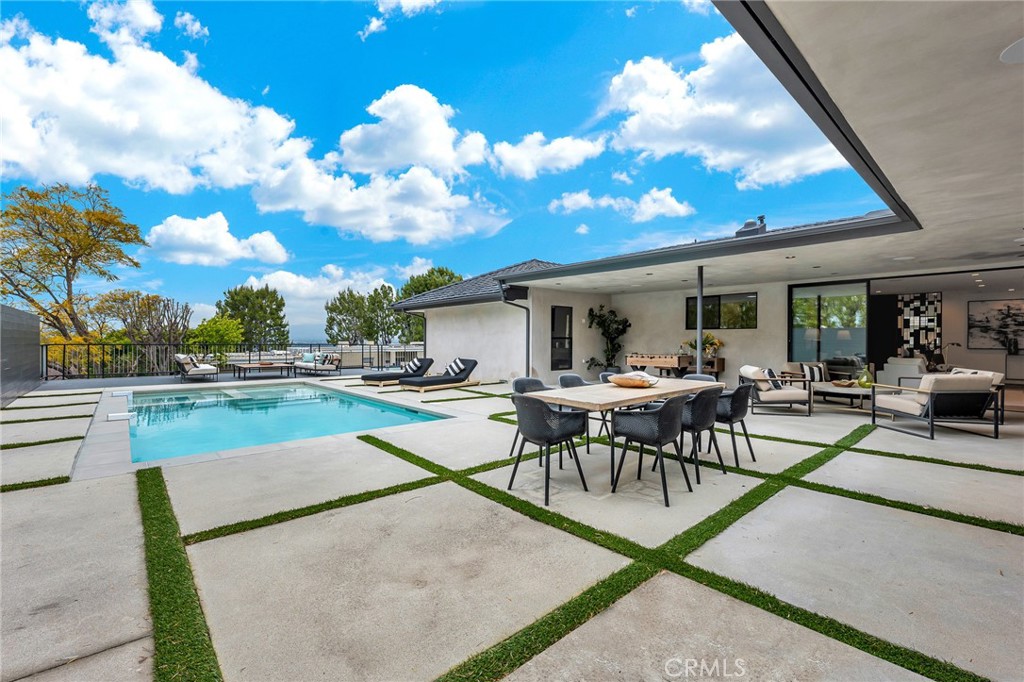 4331 Meadowview Place, Encino, CA 91436