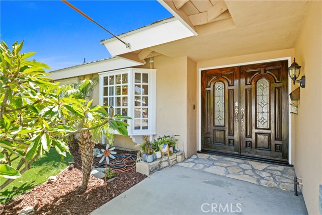 16091 Gold Circle, Huntington Beach CA: https://media.crmls.org/medias/bbc92c9b-e478-4e61-b42f-1b6471485fb1.jpg