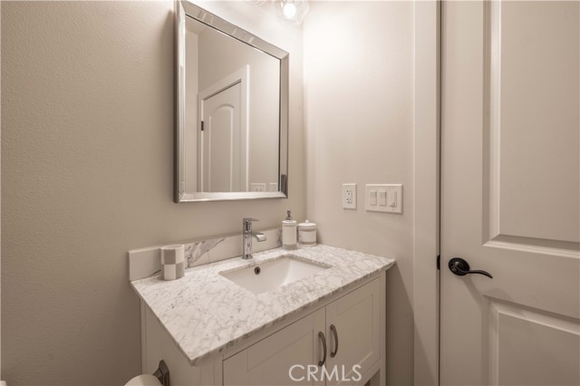 Detail Gallery Image 19 of 33 For 374 Mountainaire Ln, Big Bear Lake,  CA 92315 - 4 Beds | 3 Baths