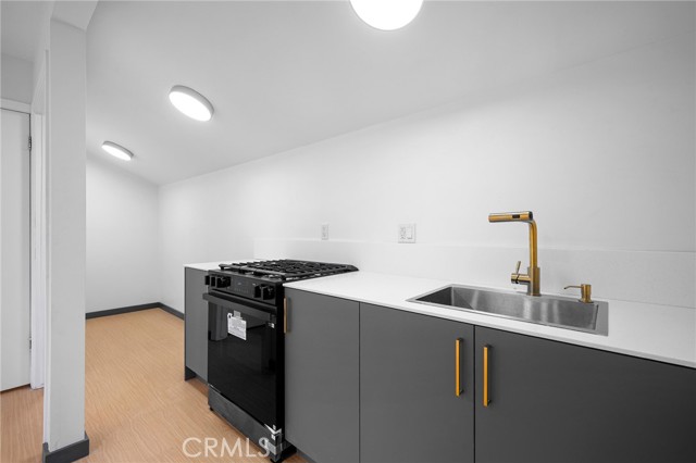Detail Gallery Image 8 of 11 For 10377 Mcbroom St a,  Sunland,  CA 91040 - 0 Beds | 1 Baths