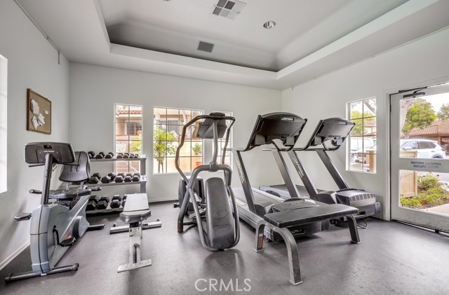253 Gallery Way, Tustin CA: https://media.crmls.org/medias/bbcb785a-a90c-4e55-9e39-4881956d8f2b.jpg
