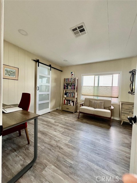 Image 6 of 45 For 215 Clearlake Circle 215