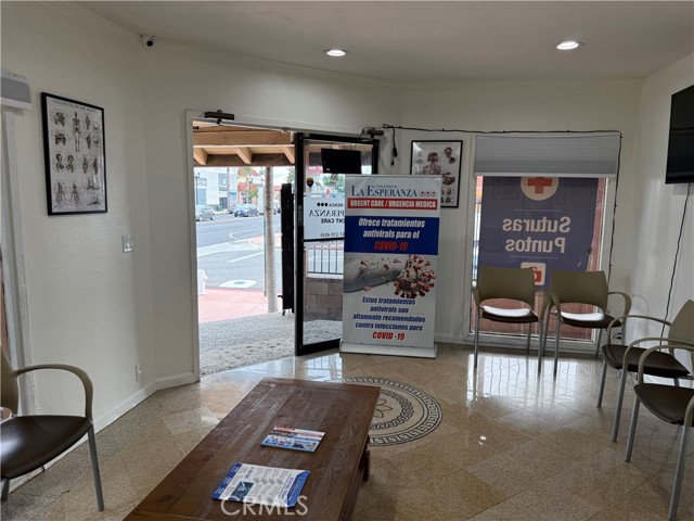 726 S Main, Santa Ana CA: https://media.crmls.org/medias/bbcb86ca-f1e4-4edd-89ec-97badada5bdd.jpg