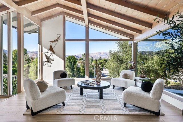 9425 Gierson Avenue, Chatsworth CA: https://media.crmls.org/medias/bbcc3507-3550-45cb-bacc-562a9baf863b.jpg