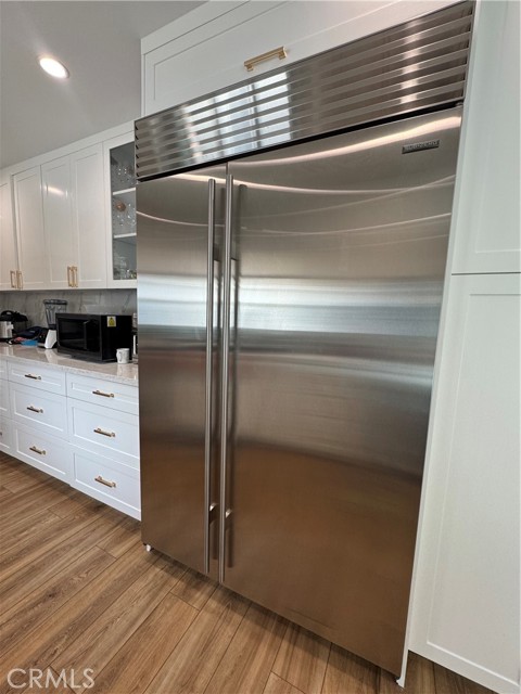 8006 Bleriot Avenue, Los Angeles CA: https://media.crmls.org/medias/bbcd476c-e46d-4b0b-841c-3835e052e410.jpg