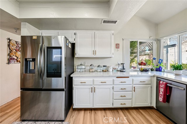 Detail Gallery Image 12 of 35 For 13210 Mohican, Moreno Valley,  CA 92555 - 3 Beds | 2/1 Baths