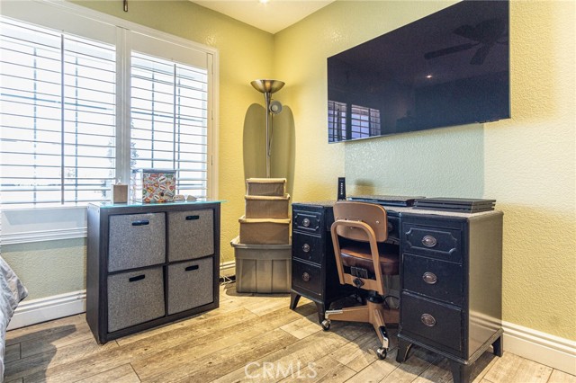 Detail Gallery Image 21 of 64 For 9735 Elsinore Rd, Oak Hills,  CA 92344 - 4 Beds | 2/1 Baths