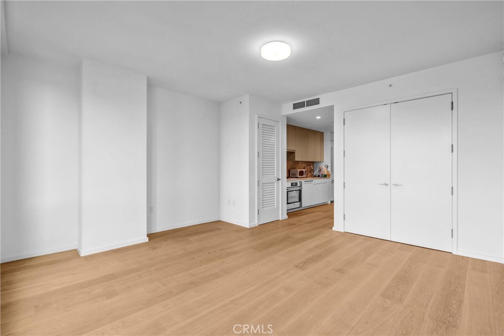 https://media.crmls.org/medias/bbcfd67f-fdeb-4ef8-b3b9-738a230a8a31.jpg?preset=X-Large