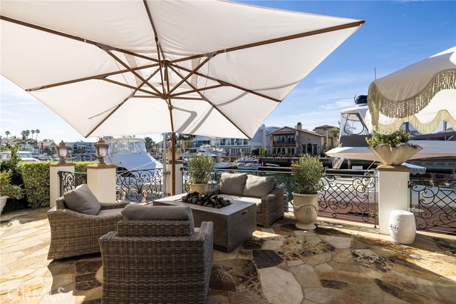 Detail Gallery Image 34 of 38 For 16111 Santa Barbara Ln, Huntington Beach,  CA 92649 - 4 Beds | 5/1 Baths