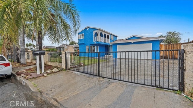 Detail Gallery Image 2 of 13 For 742 S Magnolia, Rialto,  CA 92376 - 4 Beds | 3 Baths