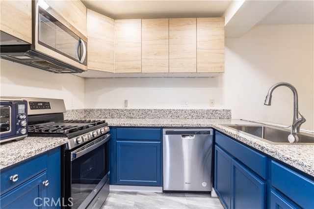 Detail Gallery Image 4 of 31 For 15786 Midwood, Granada Hills,  CA 91344 - 3 Beds | 3 Baths