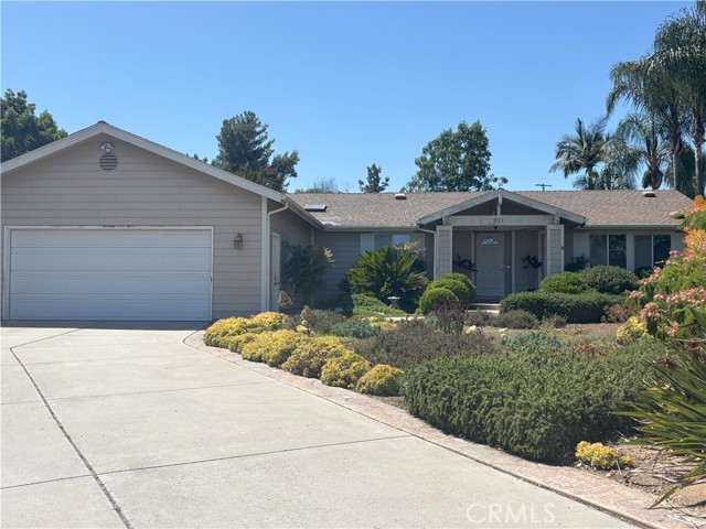 811 Cypress Drive, Vista CA: https://media.crmls.org/medias/bbd2ed1e-8a34-4328-8940-7ee6cb963770.jpg