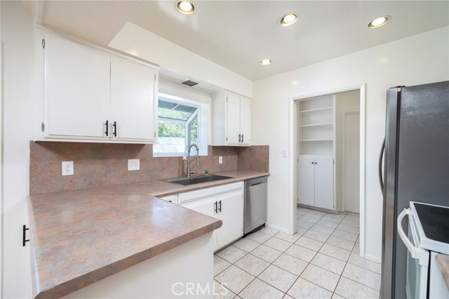 205 Hacienda N Avenue, Glendora CA: https://media.crmls.org/medias/bbd43f1e-044e-4f21-a87e-315108de261d.jpg
