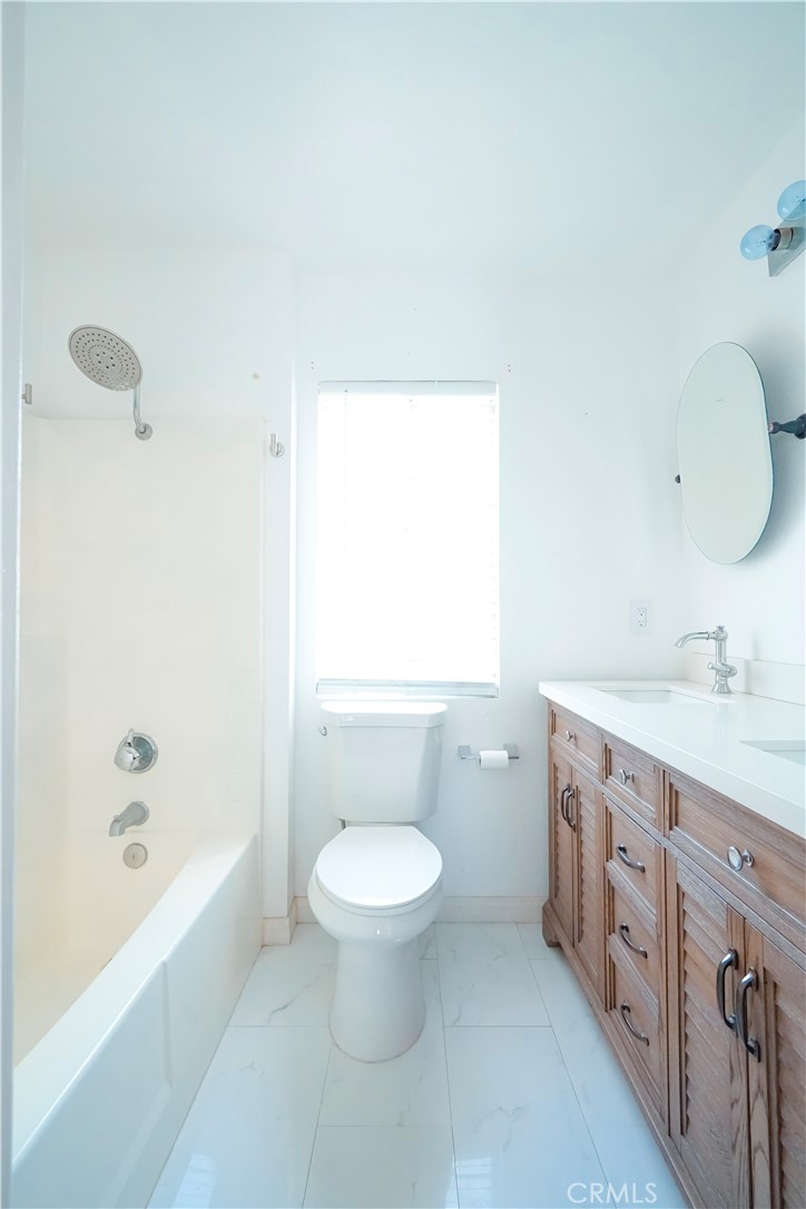 https://media.crmls.org/medias/bbd45aaf-5707-4b4f-b543-00b59e5d8239.jpg?preset=X-Large