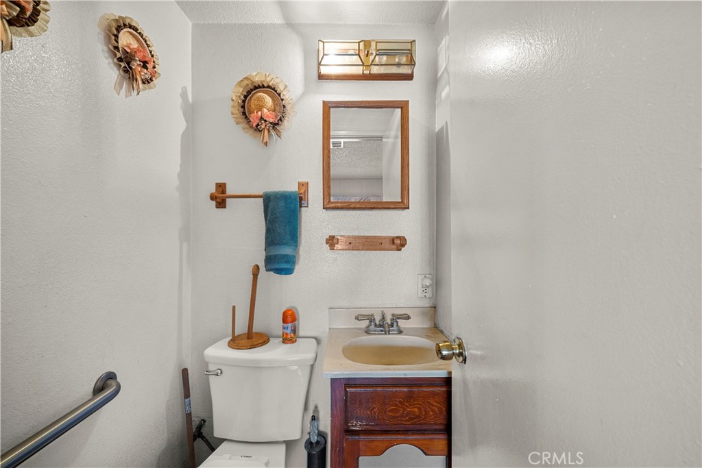 https://media.crmls.org/medias/bbd4d2b8-eb37-4d3d-8d80-4895ced1491d.jpg?preset=X-Large