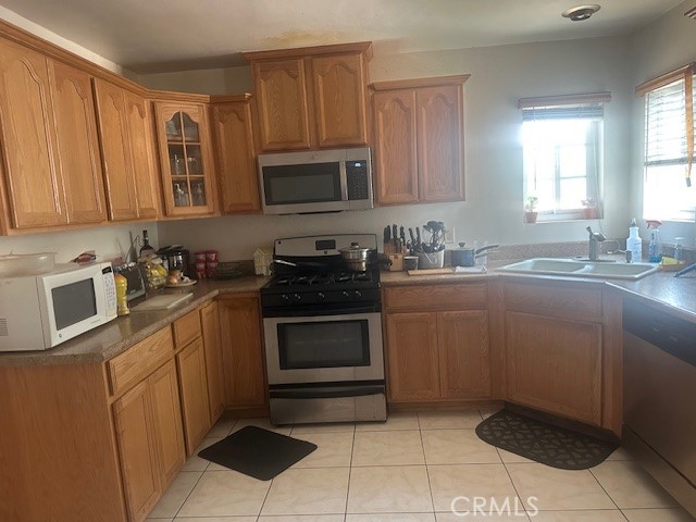 641 W 48th Street, San Bernardino CA: https://media.crmls.org/medias/bbd51c9e-1297-40e9-abe3-b406d4cd2b82.jpg