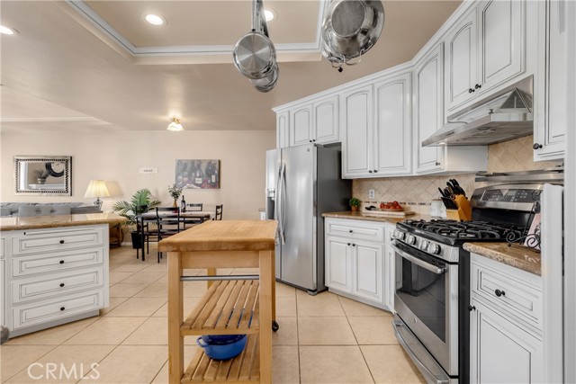 Detail Gallery Image 13 of 49 For 2810 E Burntwood Ave, Anaheim,  CA 92806 - 4 Beds | 2/1 Baths