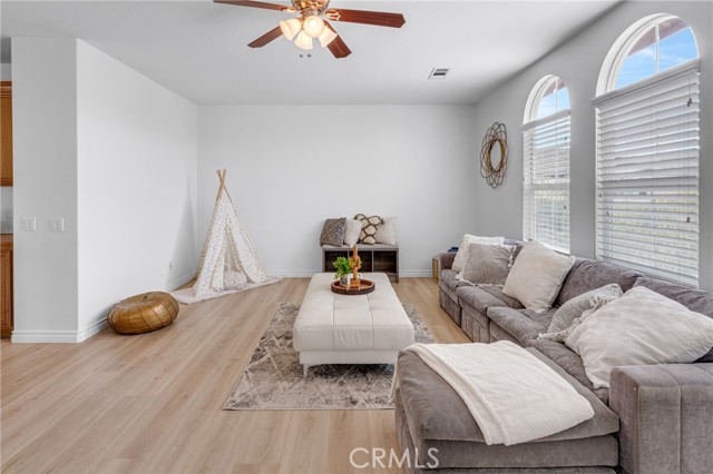 33736 Emerald Creek Court, Temecula CA: https://media.crmls.org/medias/bbd62196-bdad-42fc-87fb-2045df249911.jpg