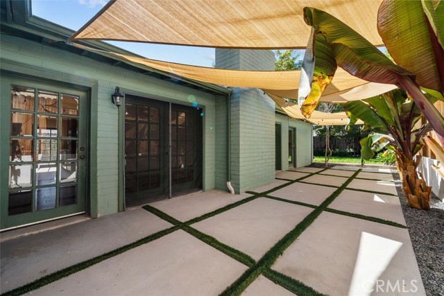 22232 Buena Ventura St, Woodland Hills CA: https://media.crmls.org/medias/bbd62fb6-e150-45cd-9ed6-1193e9d69fd6.jpg