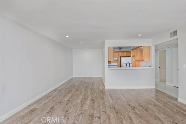 5454 Zelzah Avenue, Encino CA: https://media.crmls.org/medias/bbd691e3-e732-48c2-bc35-0a2bfbd70d45.jpg