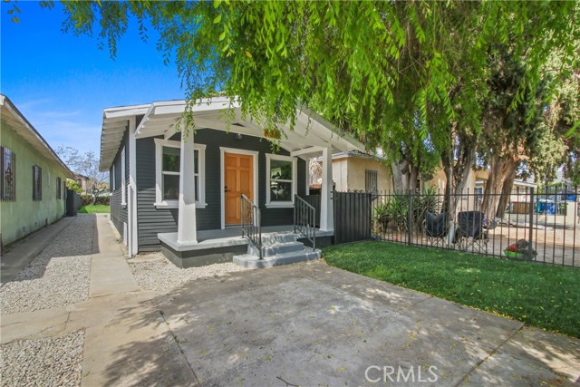 9525 Holmes Avenue, Los Angeles CA: https://media.crmls.org/medias/bbd7b1f8-f70b-4577-bfc7-4c8b91058f7f.jpg
