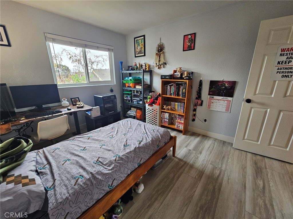 https://media.crmls.org/medias/bbd7f603-989d-4990-adc1-d0f56f46dab8.jpg?preset=X-Large