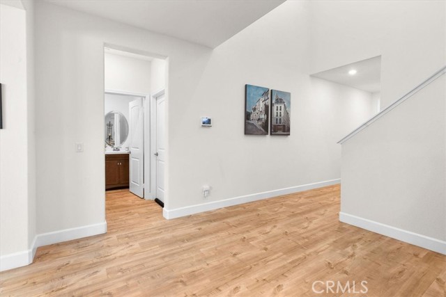 Detail Gallery Image 4 of 26 For 5327 La Bodega, Fontana,  CA 92336 - 5 Beds | 3/1 Baths