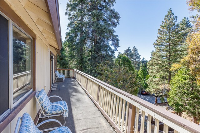 Detail Gallery Image 5 of 28 For 467 Cimarron Ln, Lake Arrowhead,  CA 92352 - 4 Beds | 2 Baths