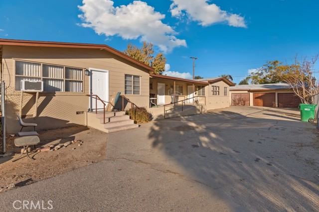 546 N 5th Street, Banning CA: https://media.crmls.org/medias/bbd8d0fe-7013-44d0-a005-f043f86ffbe9.jpg