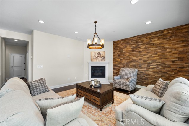 Detail Gallery Image 7 of 23 For 25589 Foxglove, Corona,  CA 92883 - 5 Beds | 3 Baths