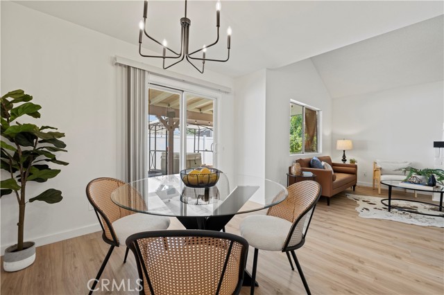 25273 Avenida Dorena, Newhall CA: https://media.crmls.org/medias/bbd8e11c-8357-47dd-9da1-7298d52beab3.jpg