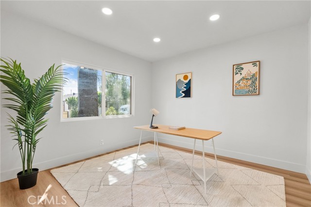 310 S Bel Aire Drive, Burbank CA: https://media.crmls.org/medias/bbd984af-7f1d-4fd2-b40b-29fe71a98bcc.jpg