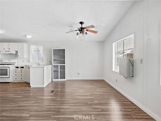 Detail Gallery Image 10 of 35 For 22020 Nisqually Rd #3,  Apple Valley,  CA 92308 - 3 Beds | 2 Baths