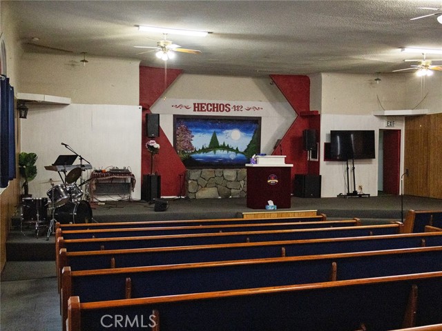 Detail Gallery Image 3 of 10 For 203 W 20th, Merced,  CA 95340 - 3 Beds | 2/2 Baths