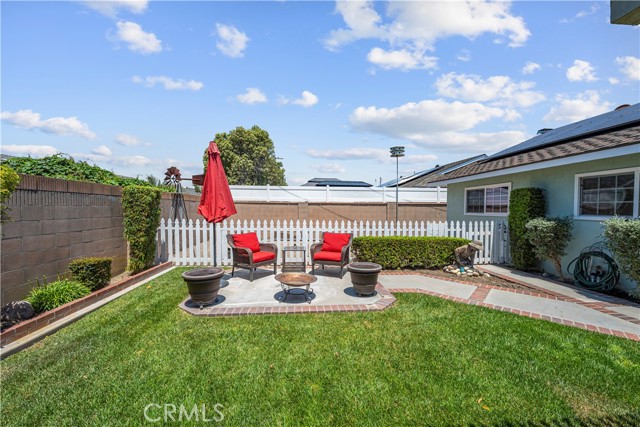 15291 Newcastle Lane, Huntington Beach CA: https://media.crmls.org/medias/bbdb6320-60a1-4cda-86d8-935f45d03988.jpg