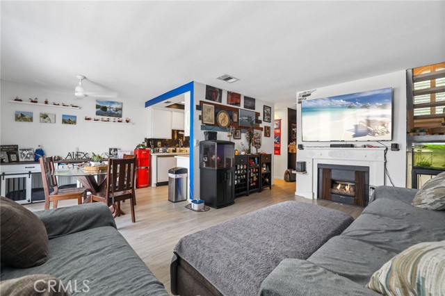 Detail Gallery Image 3 of 17 For 21814 Belshire Ave #2,  Hawaiian Gardens,  CA 90716 - 2 Beds | 2 Baths