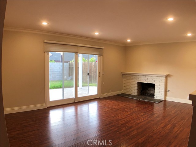 Detail Gallery Image 3 of 11 For 19572 Constellation Ln, Huntington Beach,  CA 92646 - 3 Beds | 2 Baths