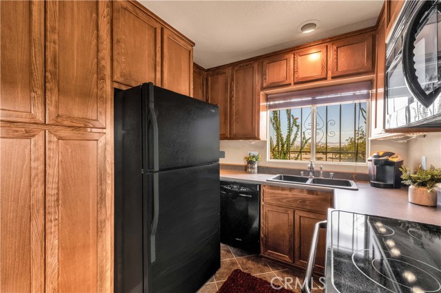 380 Mack Lane, 29 Palms CA: https://media.crmls.org/medias/bbdc8723-c5a3-43a9-8844-1d0201741670.jpg