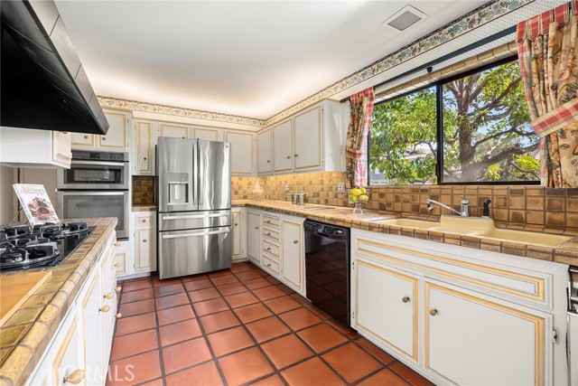 Detail Gallery Image 19 of 52 For 18021 Bryce Pl, North Tustin,  CA 92705 - 5 Beds | 4 Baths