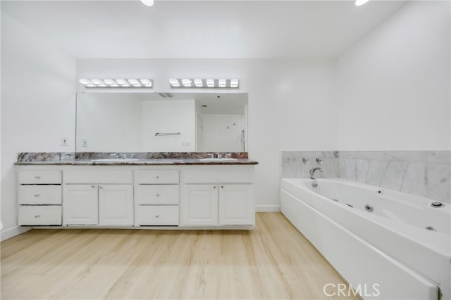 Detail Gallery Image 24 of 34 For 1401 S Bentley Ave #203,  Los Angeles,  CA 90025 - 2 Beds | 3 Baths