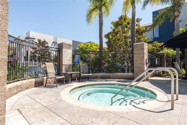 2 Bed Home for Sale in Hawthorne, California