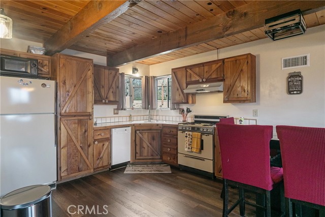 Detail Gallery Image 4 of 12 For 28118 Arbon Ln, Lake Arrowhead,  CA 92352 - 2 Beds | 1/1 Baths