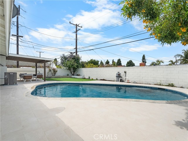 Detail Gallery Image 36 of 39 For 724 S Sail St, Santa Ana,  CA 92704 - 4 Beds | 3/1 Baths