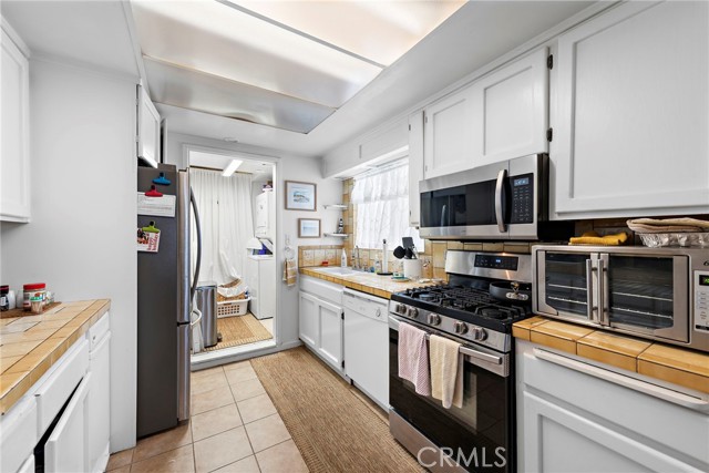 1532 Miramar Drive, Newport Beach CA: https://media.crmls.org/medias/bbdec269-004c-4956-9050-7b8b027aba39.jpg