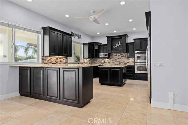 Detail Gallery Image 17 of 58 For 29061 Lupin Pl, Canyon Lake,  CA 92587 - 5 Beds | 3/1 Baths