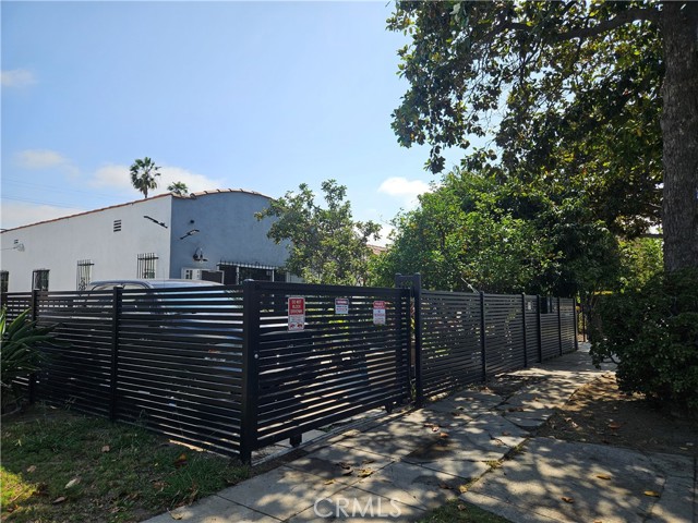 Detail Gallery Image 3 of 15 For 1722 W 60th Pl, Los Angeles,  CA 90047 - – Beds | – Baths