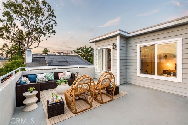 927 6th Street, Hermosa Beach CA: https://media.crmls.org/medias/bbe0a78b-70af-4279-b8f6-e6e1a6fe1319.jpg