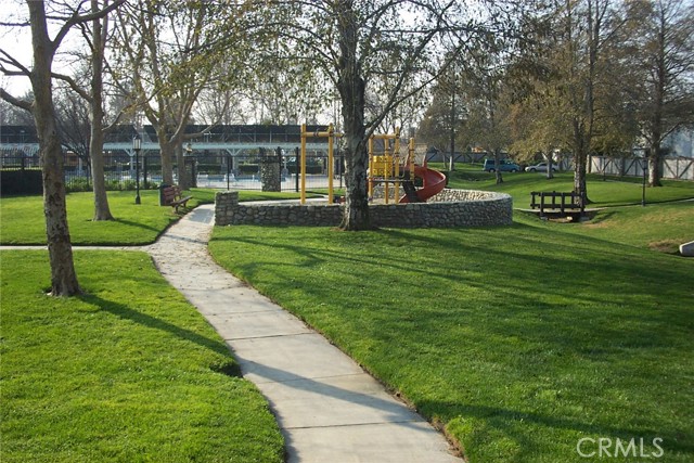 3633 Oak Creek Drive, Ontario CA: https://media.crmls.org/medias/bbe0d9d8-3ecb-4954-9dee-444e57ec011d.jpg